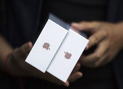IOS, falla (riparata da Apple) per spiare dati personali e dissidenti