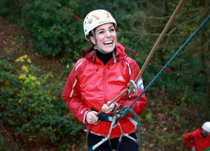 Kate Middleton, che scalata. Con William in versione sportiva