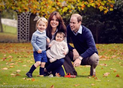 Kate Middleton, nuova foto coi royal baby: "Buon Natale da tutti noi". FOTO