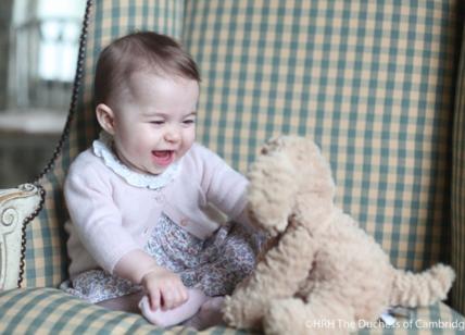Kate Middleton twitta le nuove foto di Charlotte: eccole!