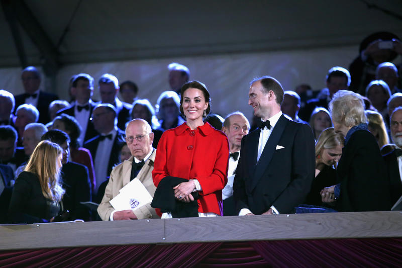 Kate Middleton e il giacchino rosso di Zara Kate Middleton e il giacchino rosso di Zara