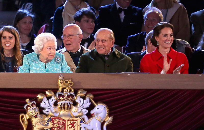 Kate Middleton e il giacchino rosso di Zara Kate Middleton e il giacchino rosso di Zara