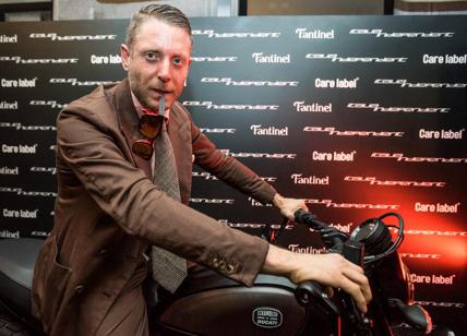 Moda uomo/ Consigli per il dandy urbano: trench, camicia fantasia e... Moda uomo/ Consigli per il dandy urbano: trench, camicia fantasia e...