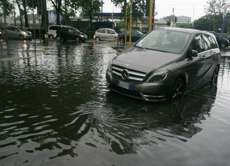 Bomba d'acqua su Milano Bomba d'acqua su Milano