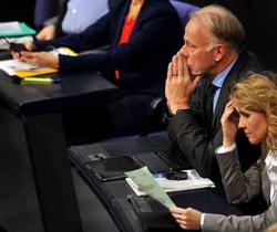 Angela Merkel alla votazione per l'utilizzo dell'esercito contro l'Isis