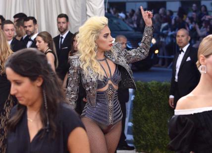 Moda, tutte con le calze di Lady Gaga