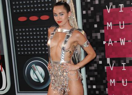 Miley Cyrus in lacrime per colpa di Trump. "Se vince lascio gli Usa"