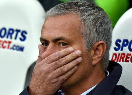 Chelsea, esonerato Mourinho