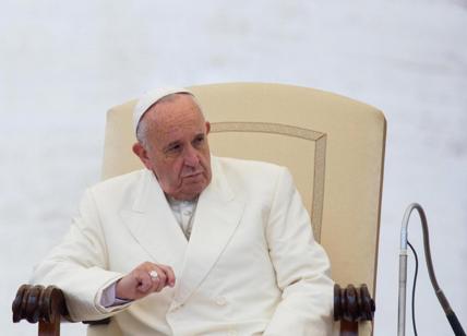 Sondaggio, il sostegno ai migranti fa crollare la popolarità di Papa Francesco