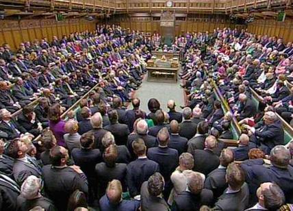 Londra: sarà il Parlamento a decidere l’intervento in Siria