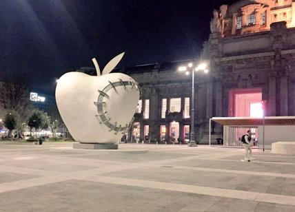 La Mela di Pistoletto trova casa in piazza Duca D’Aosta a Milano