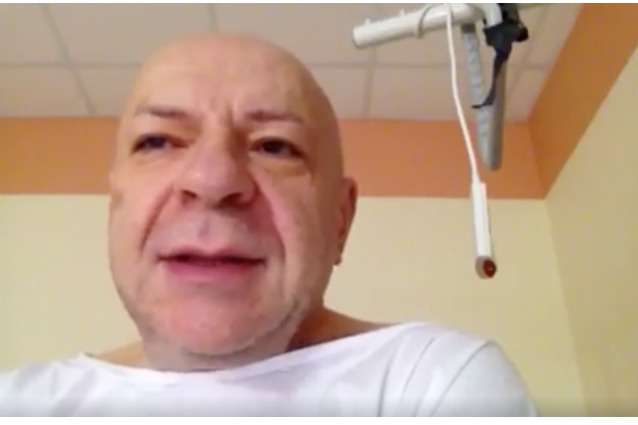 Platinette, video dall'ospedale: "Dovrò estrarre il palloncino gastrico" Platinette, video dall'ospedale: "Dovrò estrarre il palloncino gastrico"