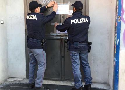 Roma: non paga i debiti e lo chiude col lucchetto dentro casa: arrestato