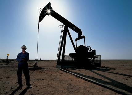 Arabia Saudita, missili su Aramco: petrolio ai massimi storici (poi scende)