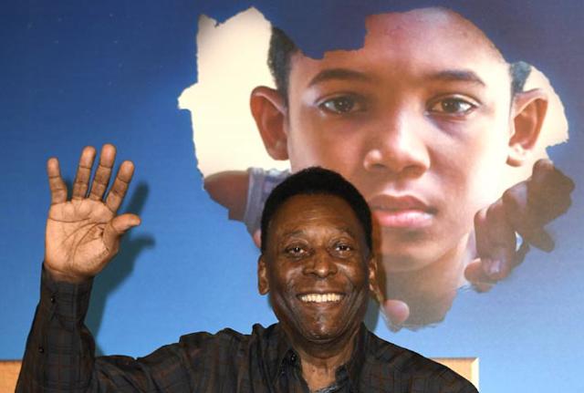 Pelè presenta il film e tradisce il Brasile: "Messi il mio preferito"