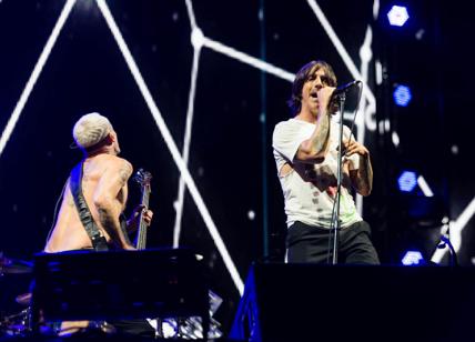 Red Hot Chili Peppers cancellano concerto, Anthony Kiedis ha un malore
