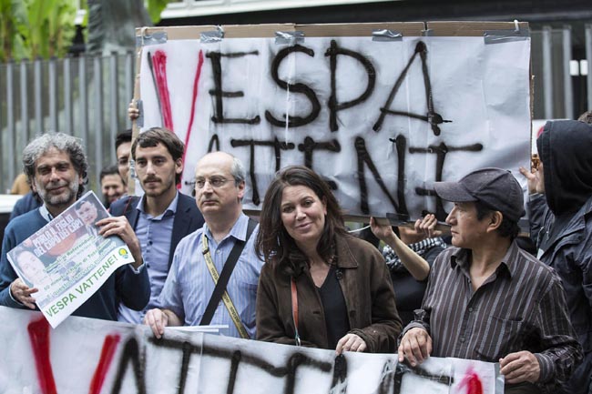 Sabina guzzanti protesta (1)