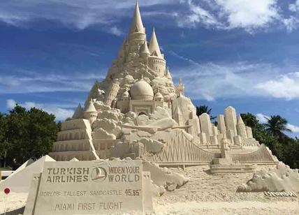 Miami, il castello di sabbia più alto del mondo. Foto e video