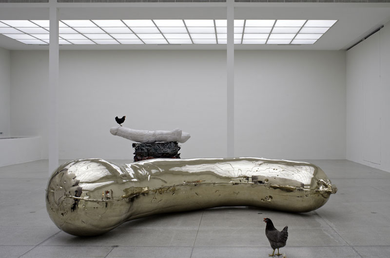 Installation view, Sarah Lucas, NOB + Gelatin, 23 November 2013/19 January 2014 - Copyright the artist, courtesy Sadie Coles HQ, London. Photo Wolfgang Thaler Installation view, Sarah Lucas, NOB + Gelatin, 23 November 2013/19 January 2014 - Copyright the artist, courtesy Sadie Coles HQ, London. Photo Wolfgang Thaler