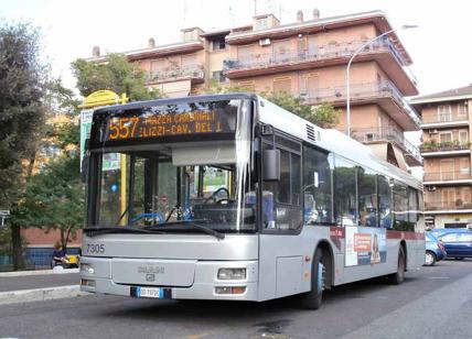 Spari contro bus della Roma Tpl, vetro danneggiato: indagano i carabinieri