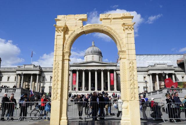 L'arco di Palmira a Trafalgar Square: riproduzione Made in Italy