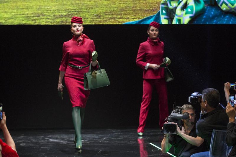 Le nuove divise Alitalia Le nuove divise Alitalia