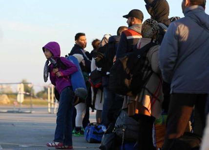 Migranti, ad Atene restano tre mesi. 'Poi i suoi confini saranno sigillati'