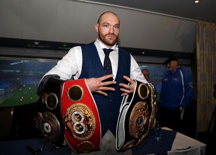 "Le donne dovrebbero stare in cucina": Tyson Fury scatena un caos