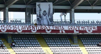 Ventura, i tifosi del Torino lo cacciano. "E' finita, grazie mister"