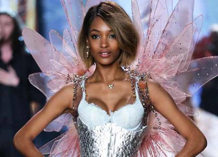 Victoria's Secret, clamoroso addio ai costumi da bagno