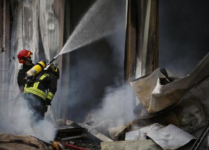 Incendio in un palazzo in zona Palmiro Togliatti, 10 persone senza casa