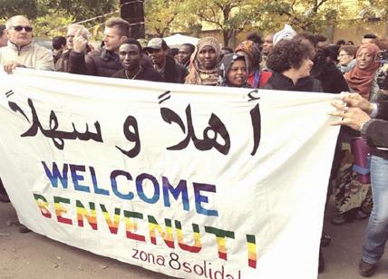 Profughi in Montello, due manifestazioni. Tra proteste e festa di benvenuto