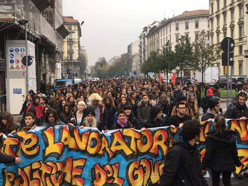 Manifestazione studentesca (foto da MilanoinMovimento) Manifestazione studentesca (foto da MilanoinMovimento)