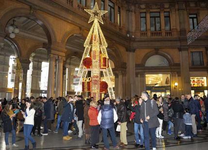 Galleria Alberto Sordi, l'ad di Sorgente Mainetti accende l'albero di Natale