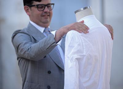 angelo inglese e camicia