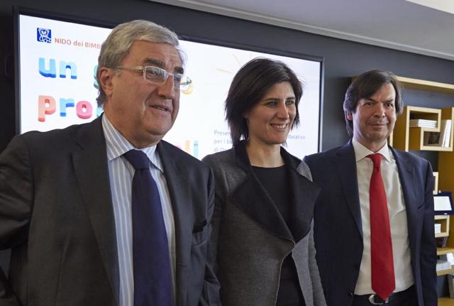 Gian Paolo Zanetta, Direttore Generale della Città della Salute di Torino, Chiara Appendino, sindaco di Torino, e Carlo Messina, Consigliere Delegato di Intesa Sanpaolo, alla presentazione del nuovo asilo nido del Reparto di Oncoematologia pediatrica dell'Ospedale infantile Regina Margherita. Gian Paolo Zanetta, Direttore Generale della Città della Salute di Torino, Chiara Appendino, sindaco di Torino, e Carlo Messina, Consigliere Delegato di Intesa Sanpaolo, alla presentazione del nuovo asilo nido del Reparto di Oncoematologia pediatrica dell'Ospedale infantile Regina Margherita.