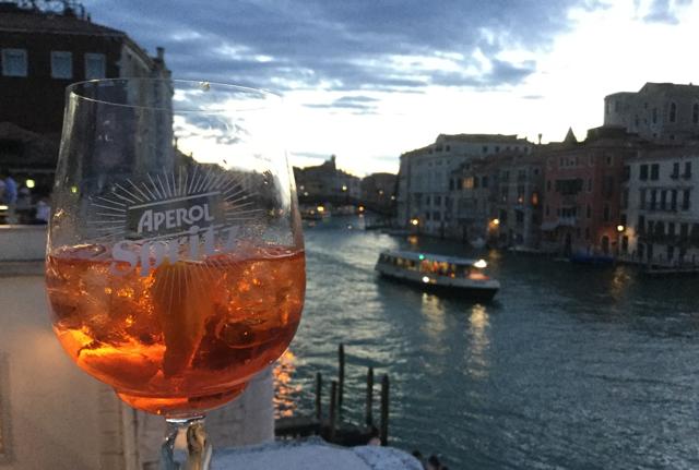 Aperol Spritz festeggia il design a Venezia