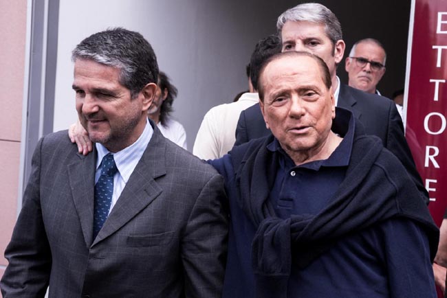 berlusconi esce ospedale (3)