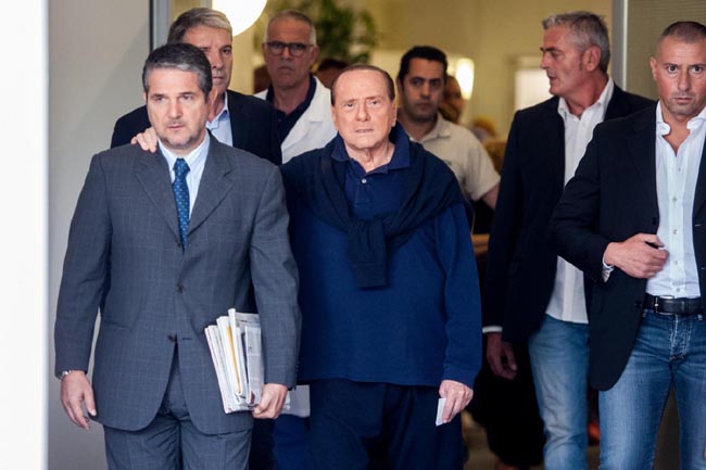 berlusconi esce ospedale (5)