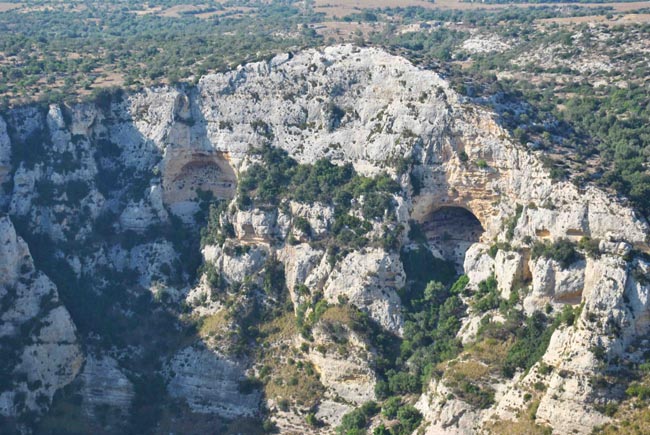 Avola è ricca di storia e di bellezze paesaggistiche come la Riserva naturale orientata Cavagrande del Cassibile