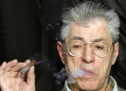 Federazione di centrodx, Bossi scettico: "Toglie identità ai singoli partiti" Federazione di centrodx, Bossi scettico: "Toglie identità ai singoli partiti"