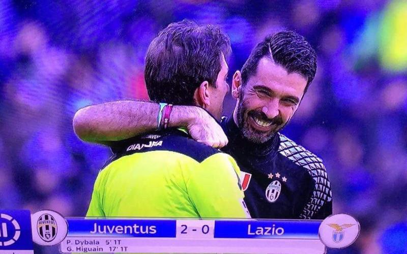 Buffon abbraccia Tagliavento Buffon abbraccia Tagliavento