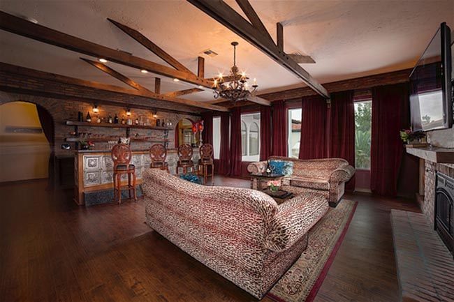 PHOTO CREDIT: Sotheby's via Luxuryestate.com