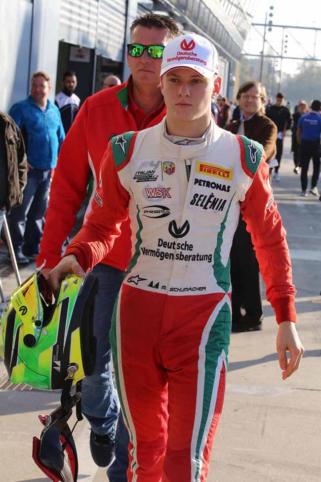 Corinne Schumacher (19)