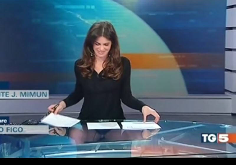COSTANZA CALABRESE TG5, GLI SLIP IN DIRETTA