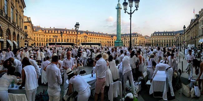 Dîner en Blanc de Paris (pagina ufficiale) Dîner en Blanc de Paris (pagina ufficiale)