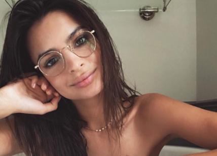 Emily Ratajkowski nuda nella vasca. "Dedica" ai 10 milioni di follower. FOTO