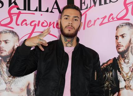 Emis Killa, bufera per la sua ultima canzone: "Non istigo al femminicidio"