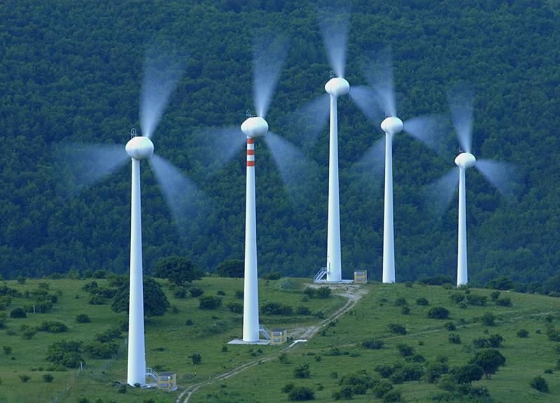 Edison e F2i si aggiudicano 153 MW di nuova potenza eolica con la società E2i e puntano al primato tra gli operatori del settore. Edison e F2i si aggiudicano 153 MW di nuova potenza eolica con la società E2i e puntano al primato tra gli operatori del settore.