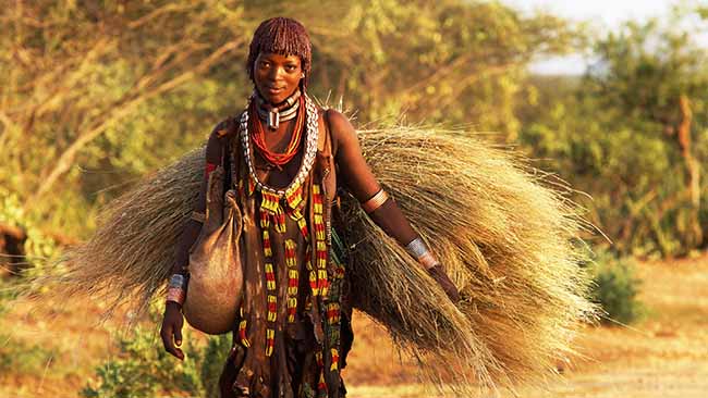 Donna Hamer, Valle del fiume Omo, Etiopia del Sud Donna Hamer, Valle del fiume Omo, Etiopia del Sud